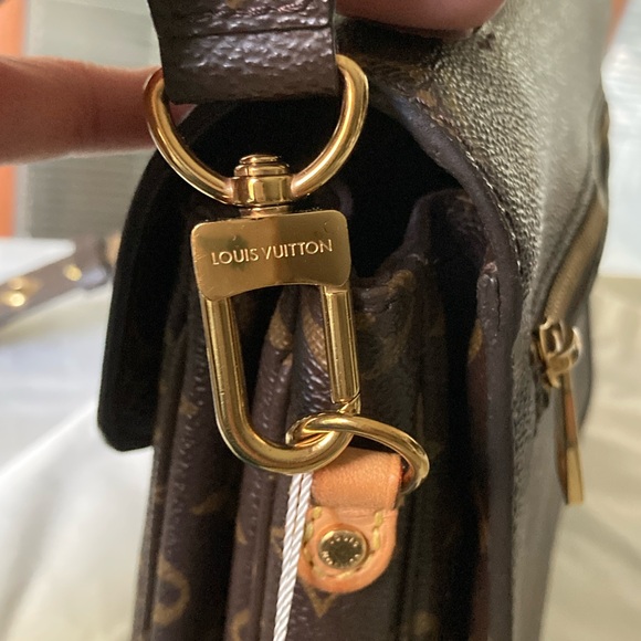 Authentic Louis Vuitton Monogram Pochette Metis Bag - Picture 8 of 15